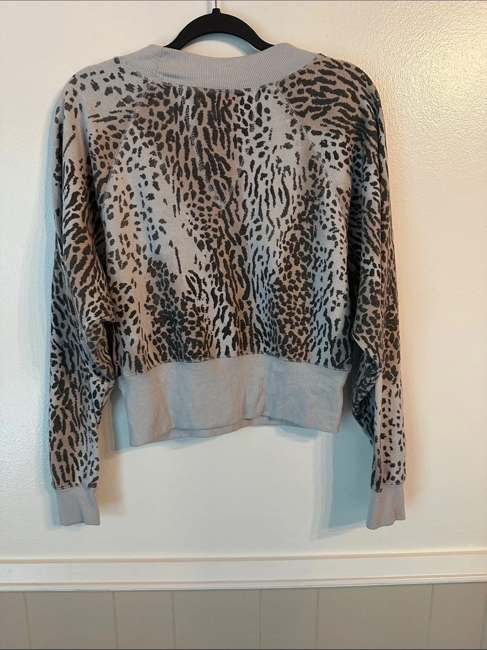 Ocean Drive Taupe and Black Animal-Print Crewneck Sweatshirt M